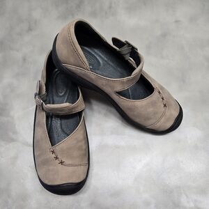 Keen Mary Jane Trendy  Suede Tan/Cream Flats Size 8